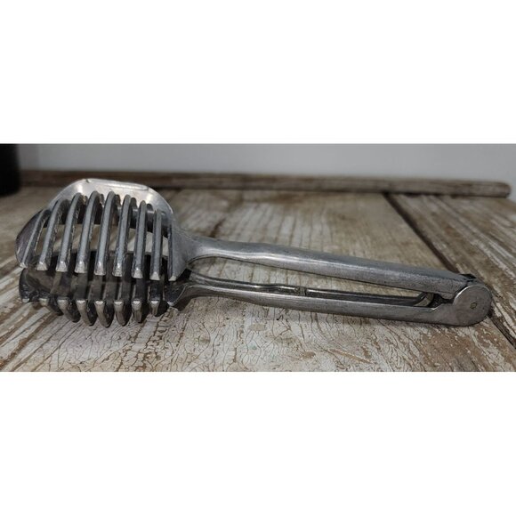 Vintage Egg Holder to Slice Tomato Onion Lemon Lime Guide Cutter Tongs Taiwan - Picture 2 of 10